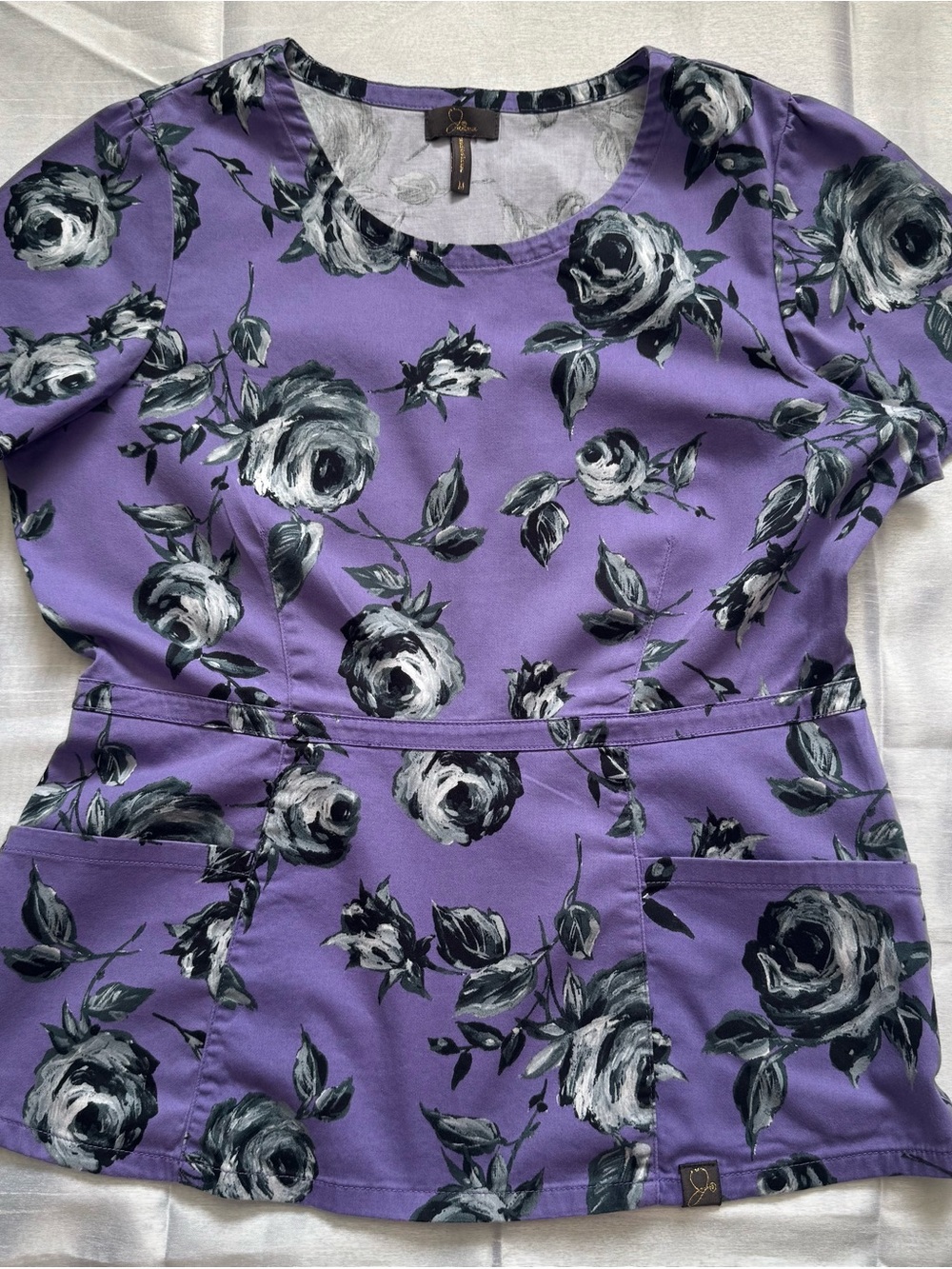 JAANUU Calix Peplum Scrub Top Medium Ultra Violet Rose Floral EUC